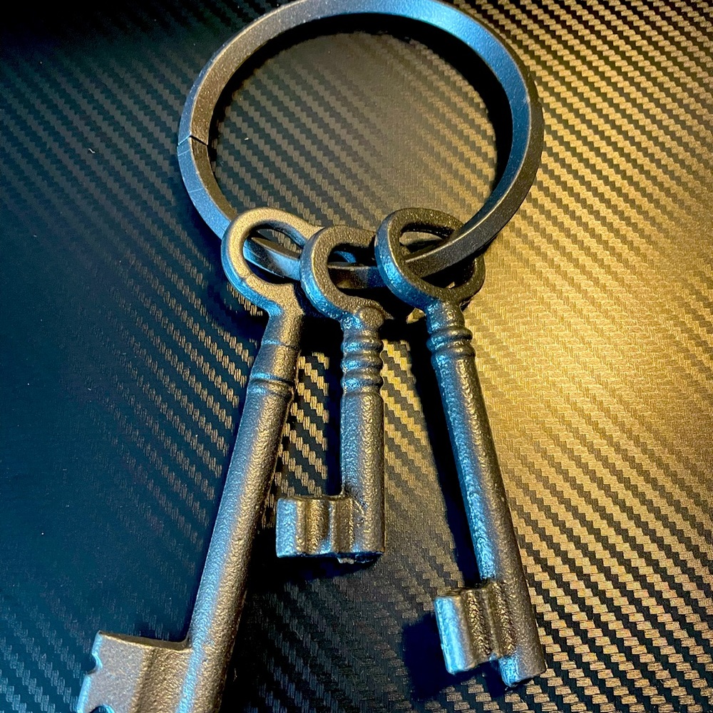 Disney world Pirates of the Caribbean prison keys